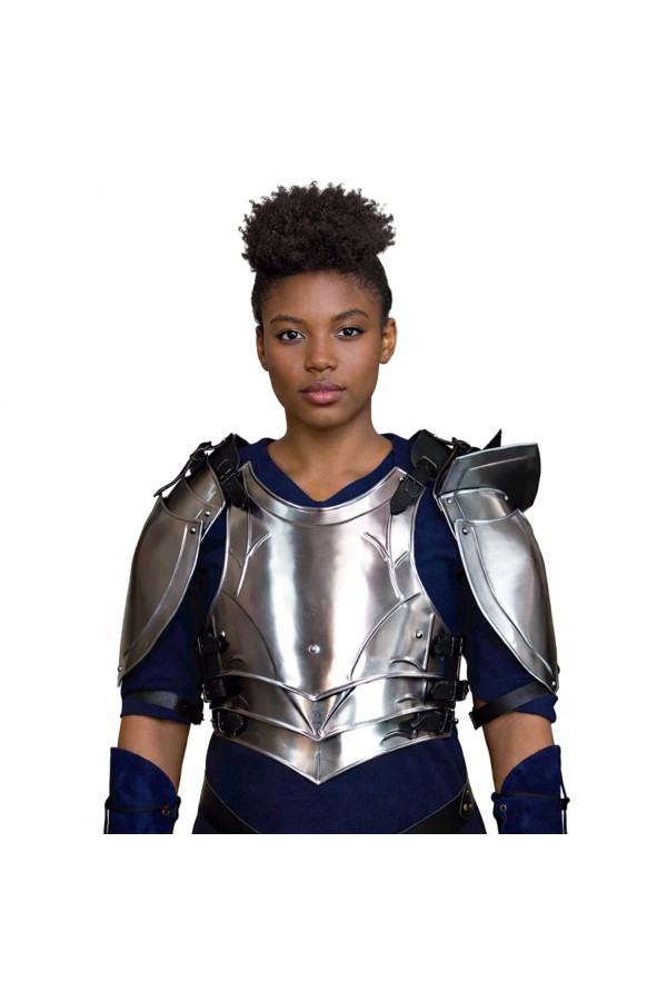 Armadura de placas protectora para mujer con hombreras