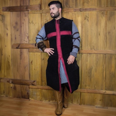 Crussader Knight Tabard - Black/Red