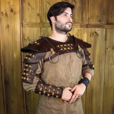 Kämpfer-Gorget mit Pauldrons