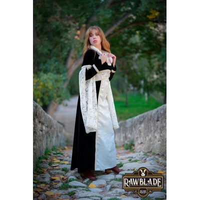 Aura, Lordly dress