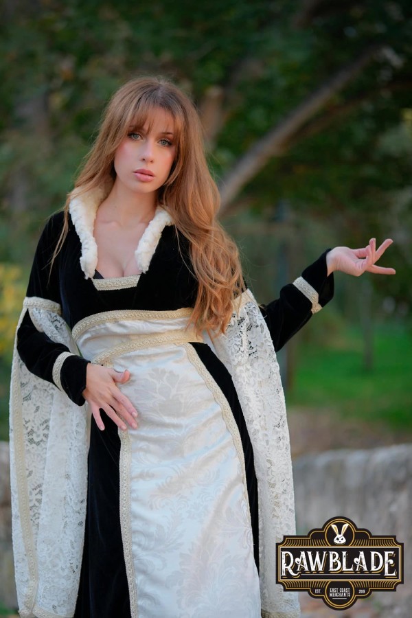 Aura, Lordly dress
