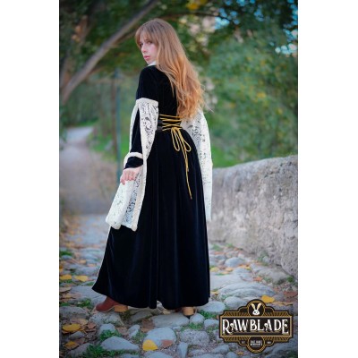 Aura, Lordly dress