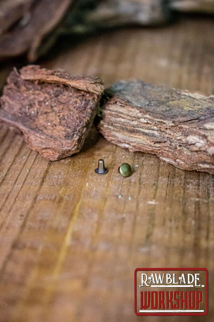Old Gold Rivet, Tinny