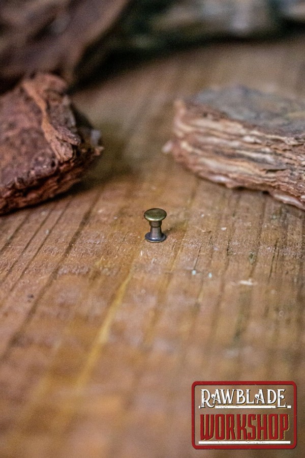 Vieux rivet d'or, étamé