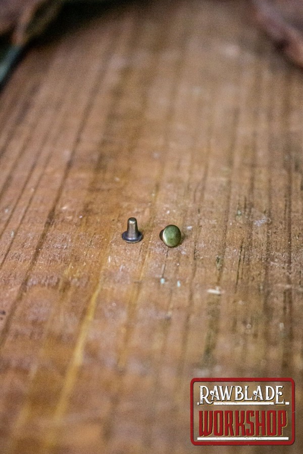 Vieux rivet d'or, étamé