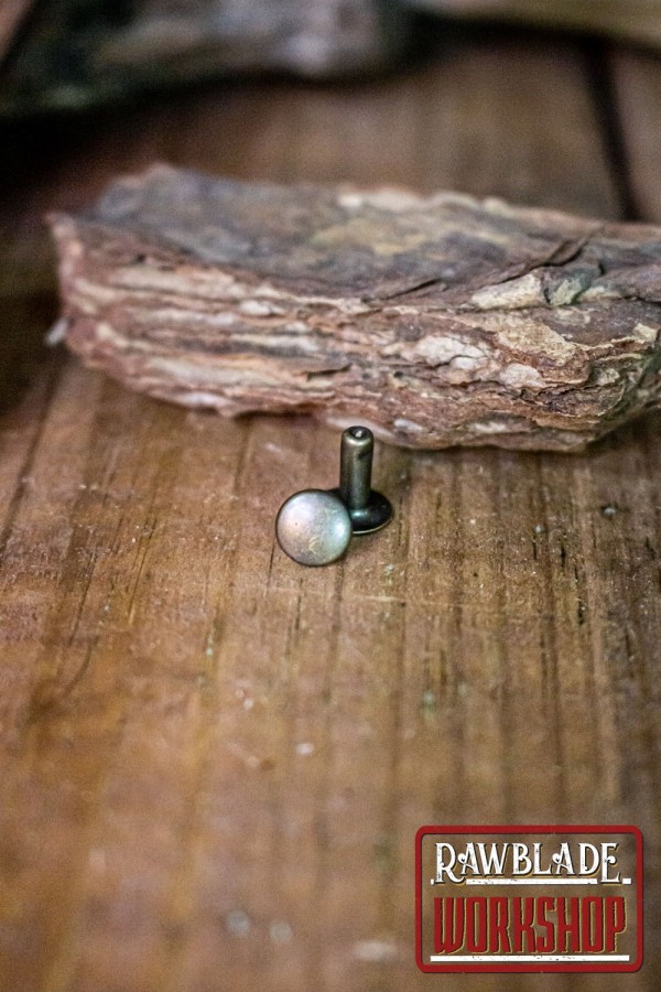 Old Gold Rivet, Small