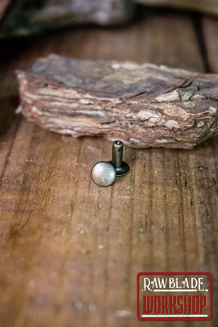 Old Gold Rivet, Small