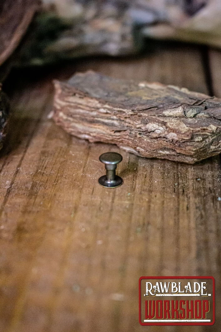 Old Gold Rivet, Small