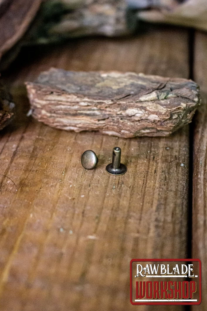 Old Gold Rivet, Small