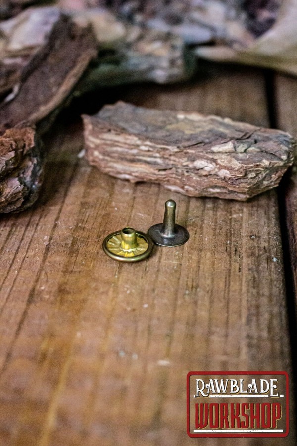Vecchio rivetto d'oro, grande