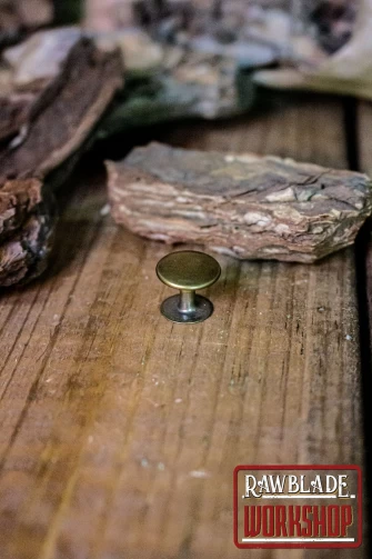 Old Gold Rivet, Large