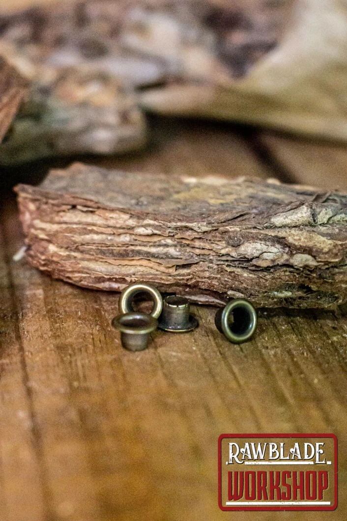 Eyelet old gold, Small