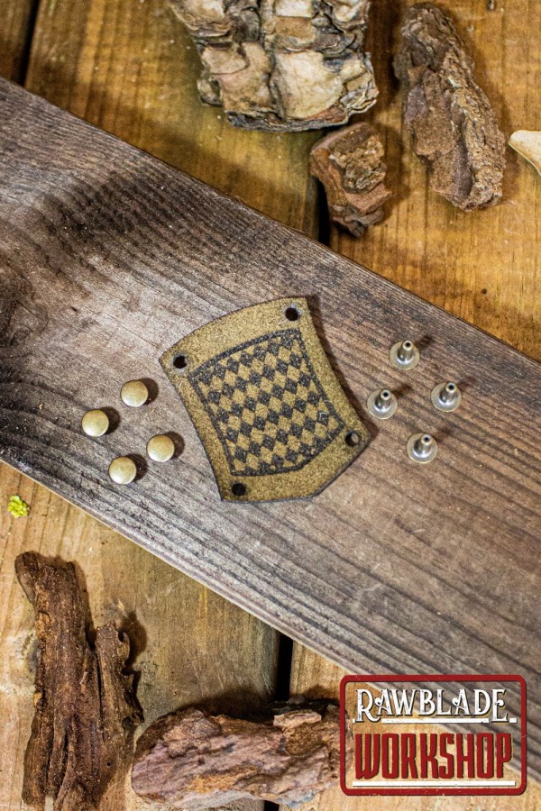 Knight Shield mit Nieten
