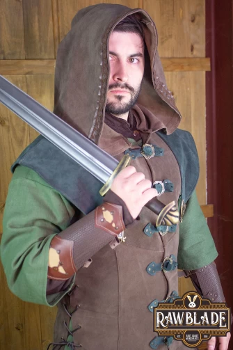 Karanthir Leather Jerkin - Brown/Green