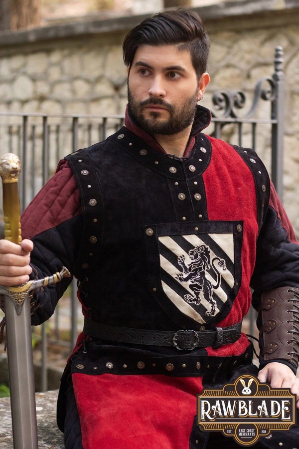 Mordred Leather Tabard - Nero / Rosso